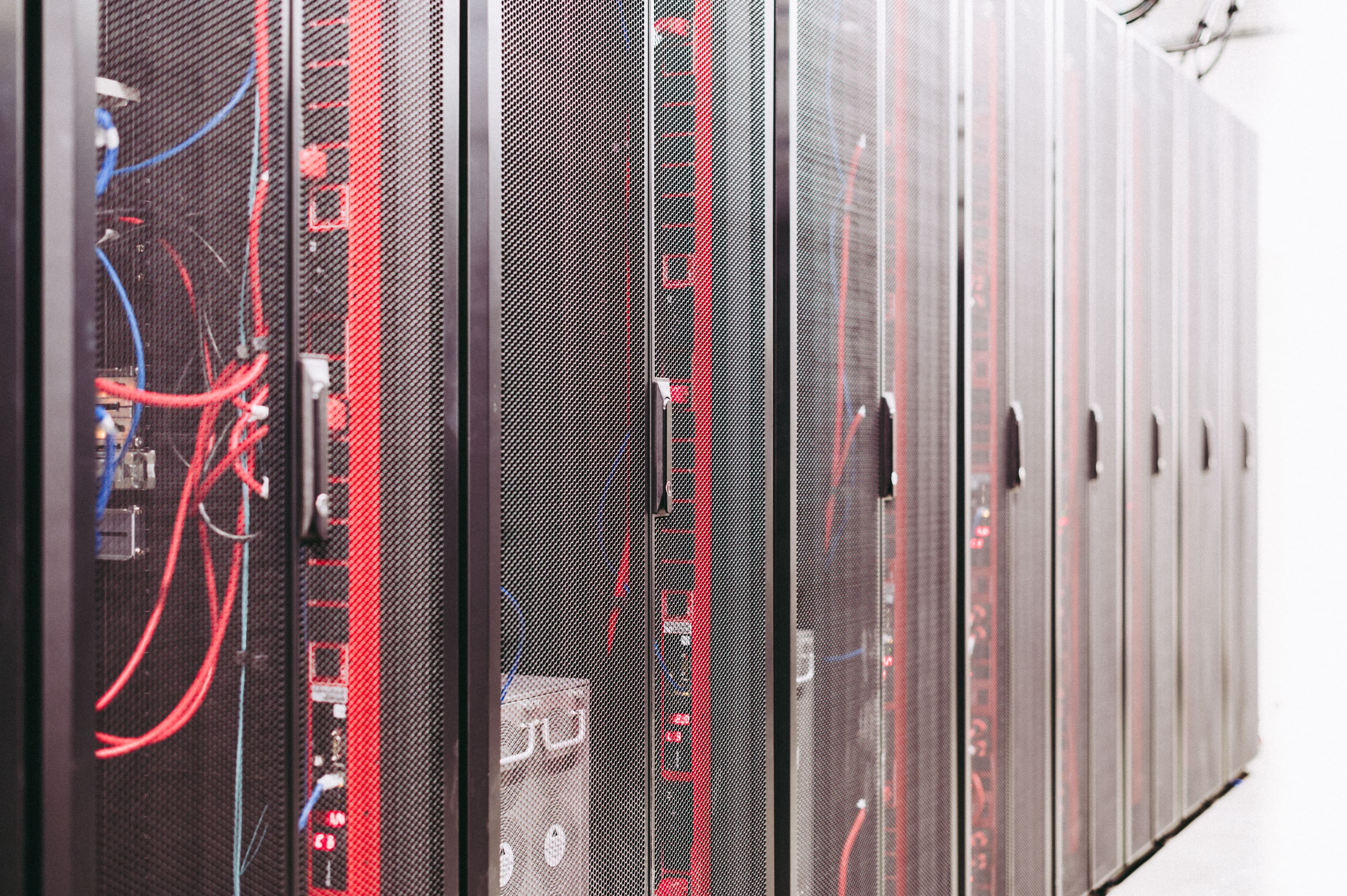 Cabeamento organizado em um data center